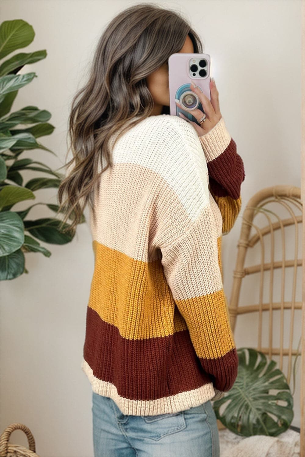 Color Block Round Neck Long Sleeve Sweater.