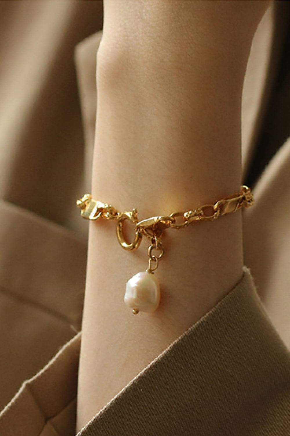 Link Chain Bracelet with Pearl.