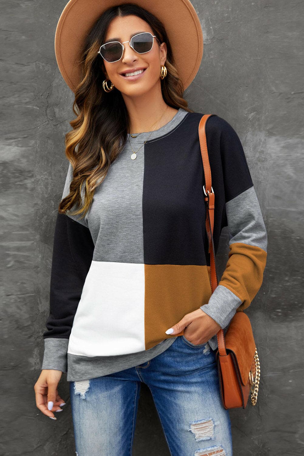 Color Block Round Neck Sweatshirt.