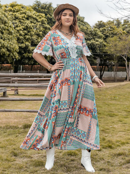 Plus Size Lace Detail Printed Half Sleeve Midi Dress.