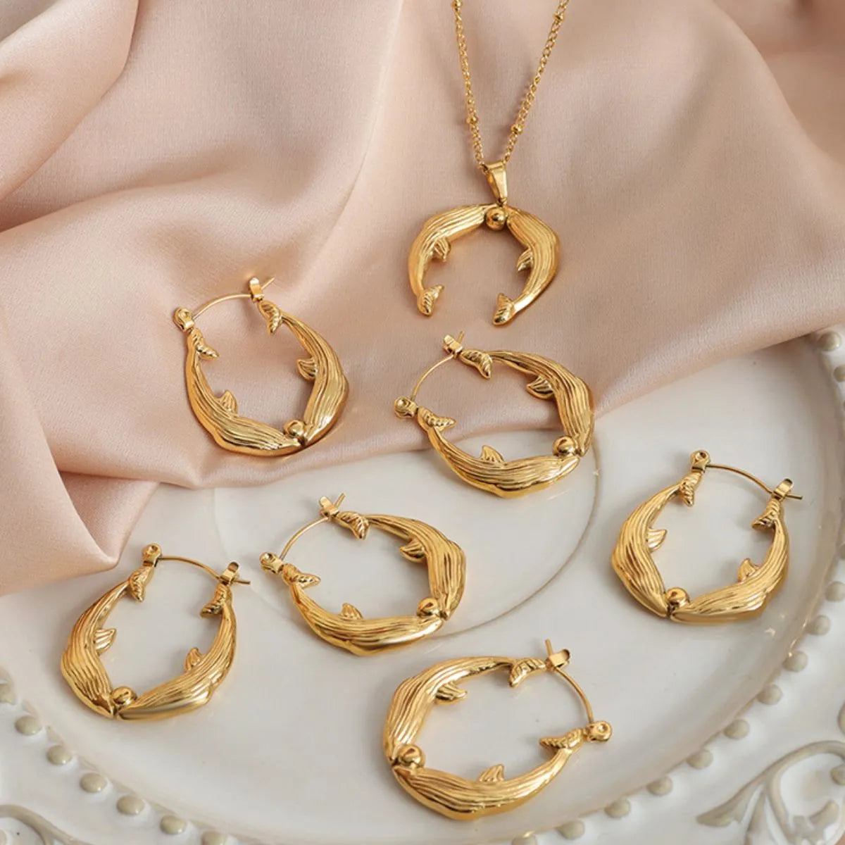 Lucky Charm Luxe Set – Gold Horseshoe Necklace & Earring Duo