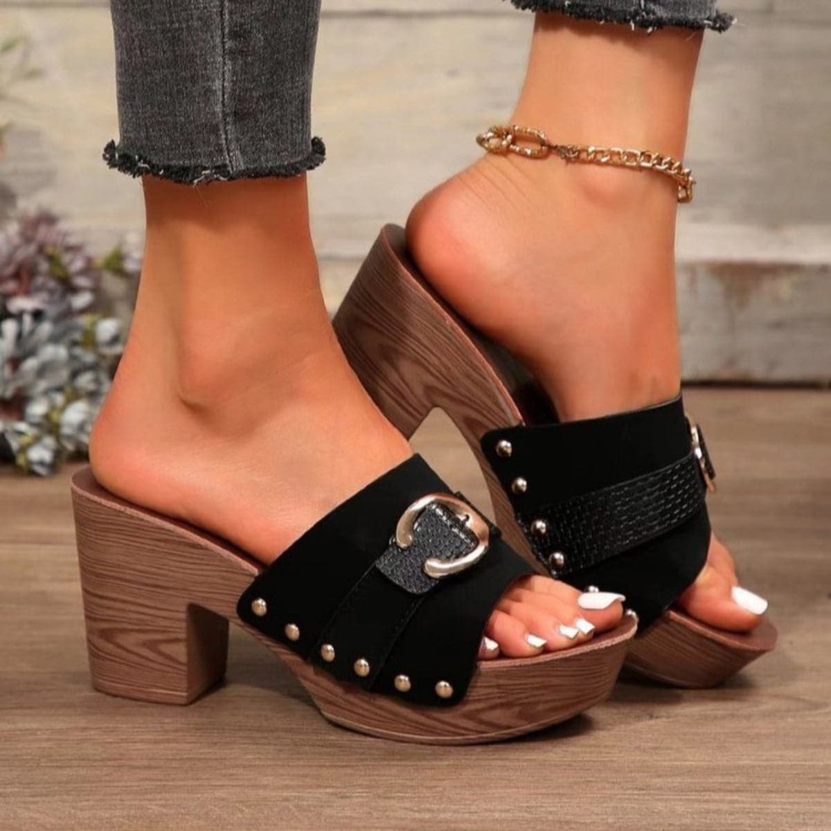 Buckle Trim Block Heel Sandals.