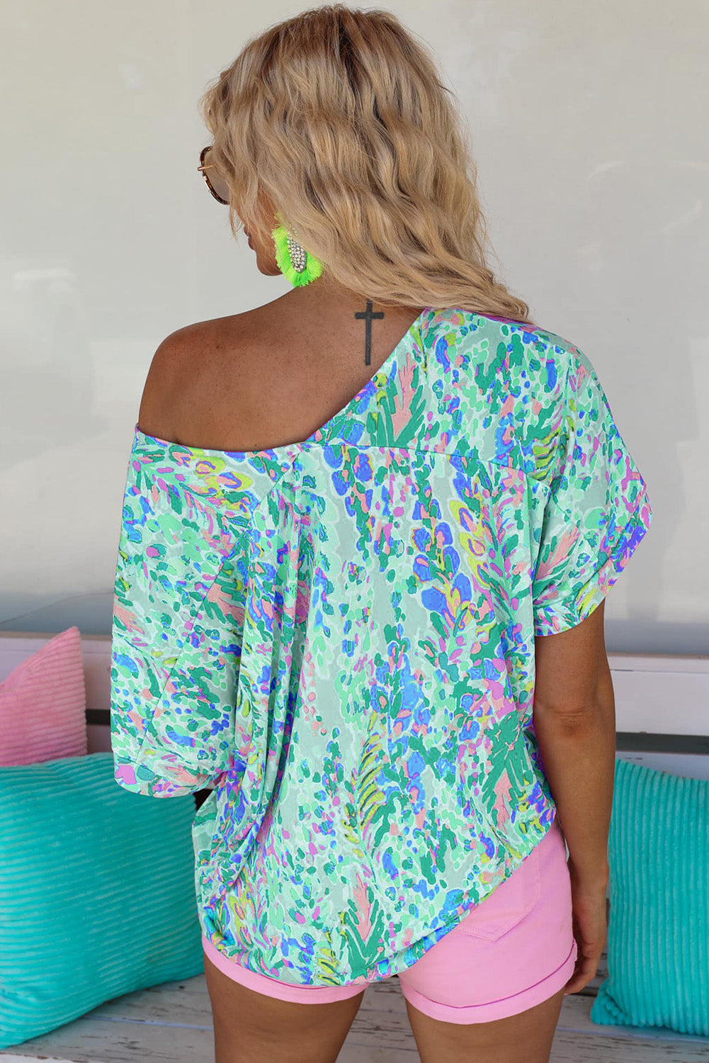 Chic green floral print tee for effortless style