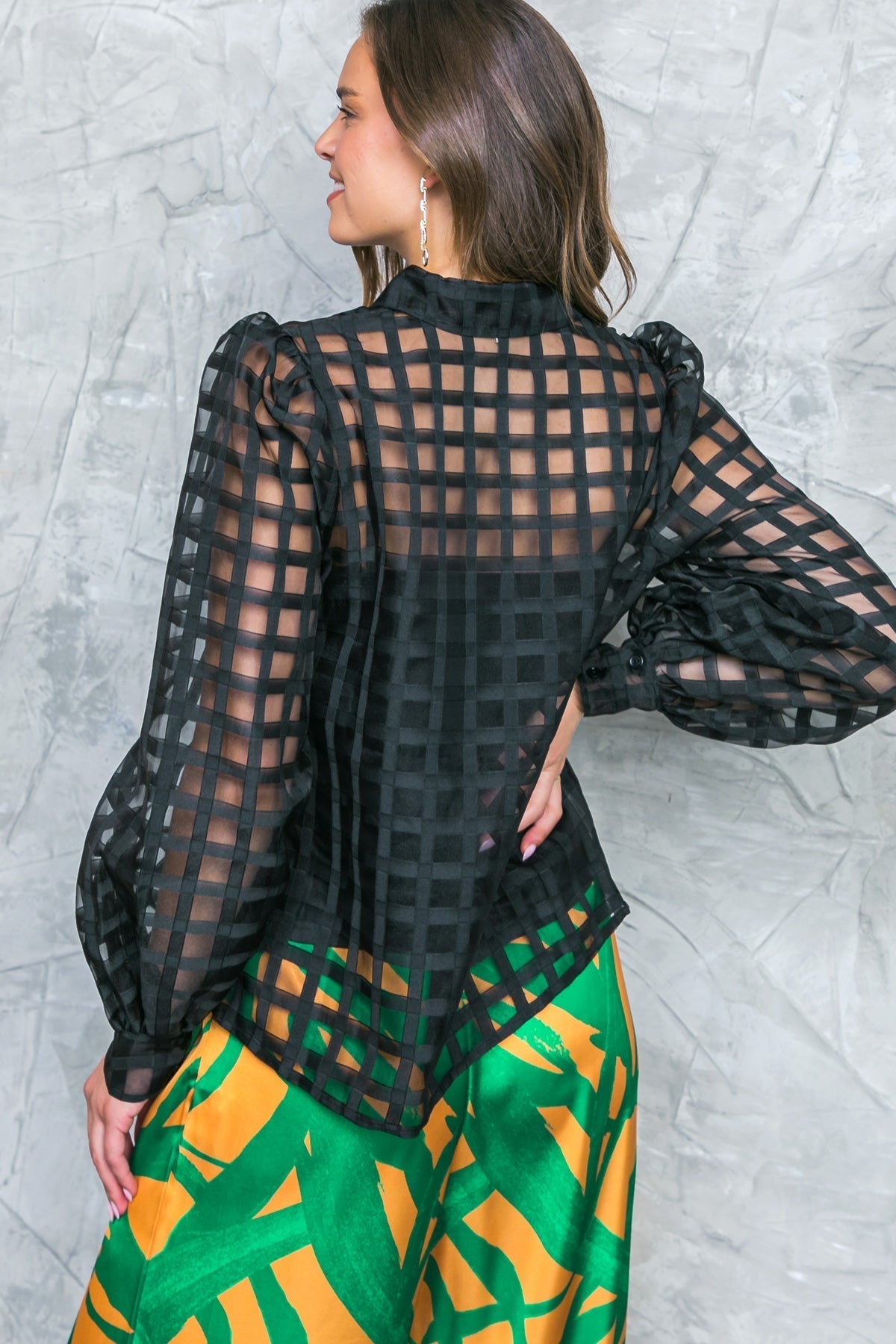 FLUTTERING ON WOVEN TOP Flying Tomato