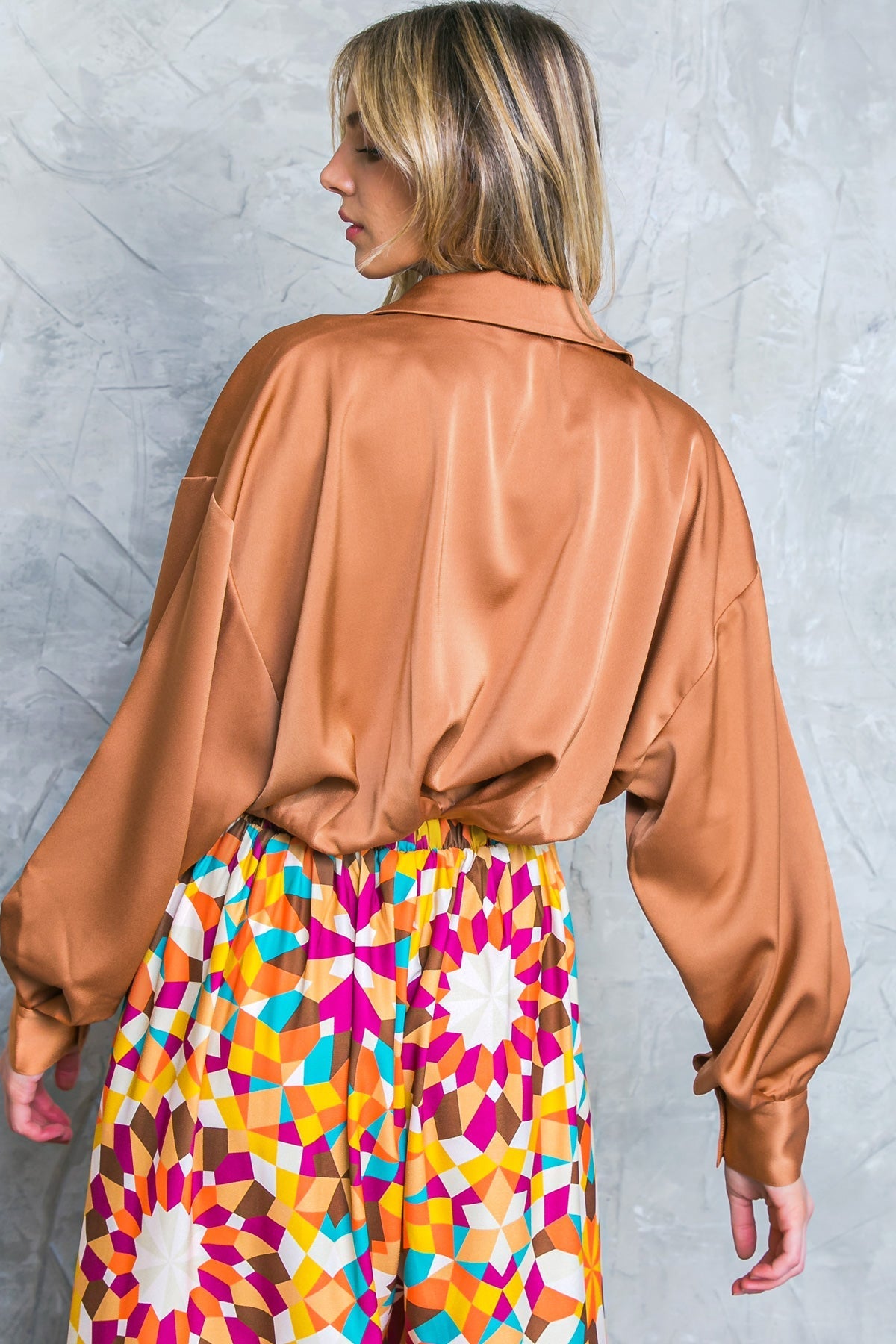 GRACEFUL MOVEMENTS WOVEN TOP Flying Tomato