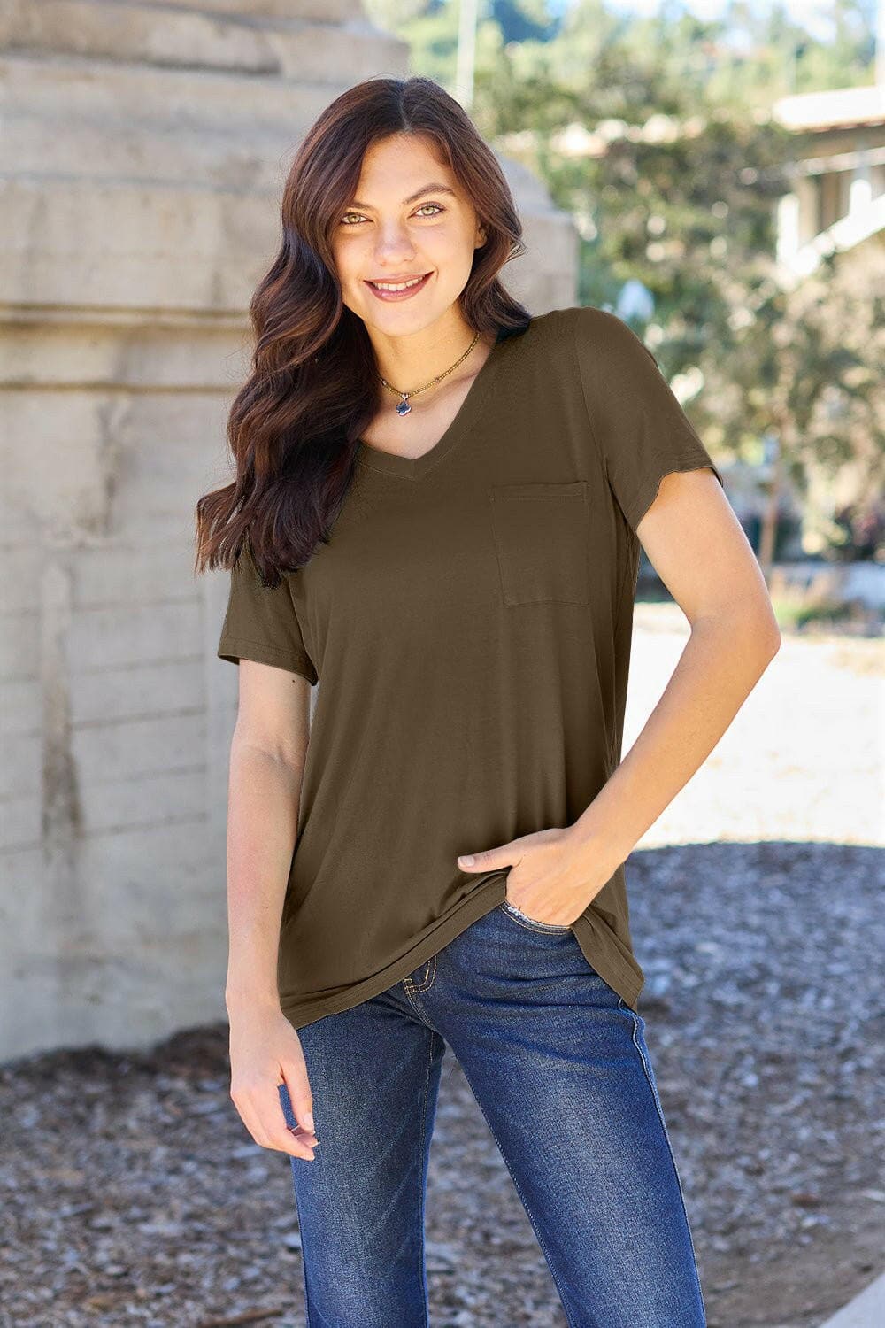 Sophisticated V-Neck Women's T-Shirt - Luxe Comfort & Perfect FitSophisticated V-Neck Women's T-Shirt
 Experience the epitome of luxury comfort and timeless style with our Sophisticated V-Neck Women's T-Shirt. Designed for the modLove Salve -Shirt - Luxe Comfort & Perfect FitTIKTOK