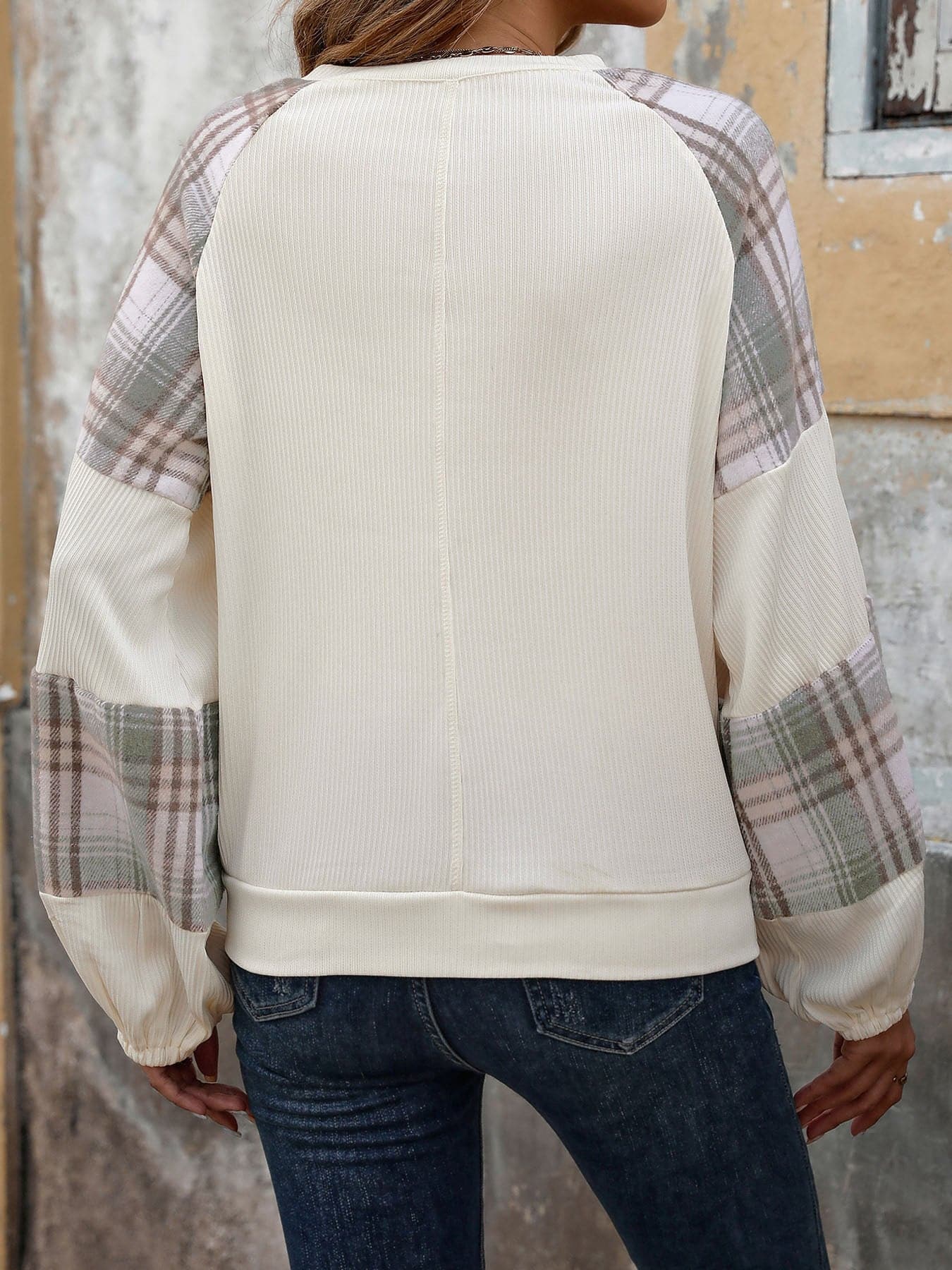 Plaid print long sleeve sweatshirt with round neck