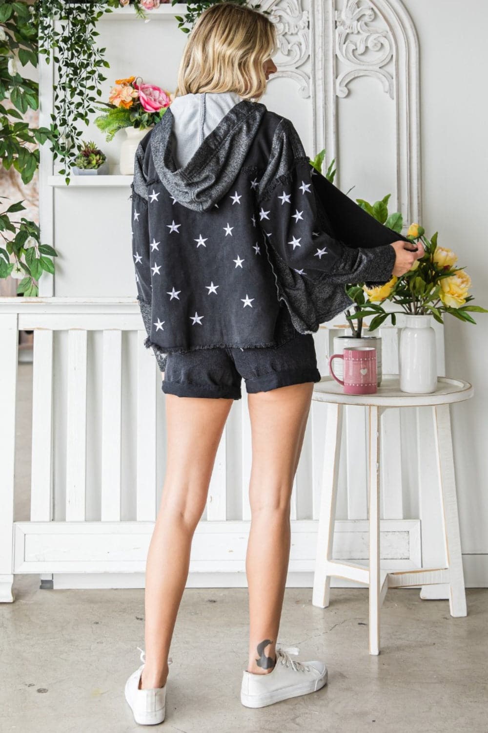 Veveret Star Embroidered Hooded Denim Jacket.