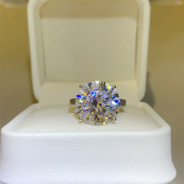 10 Carat Moissanite 925 Sterling Silver Ring.