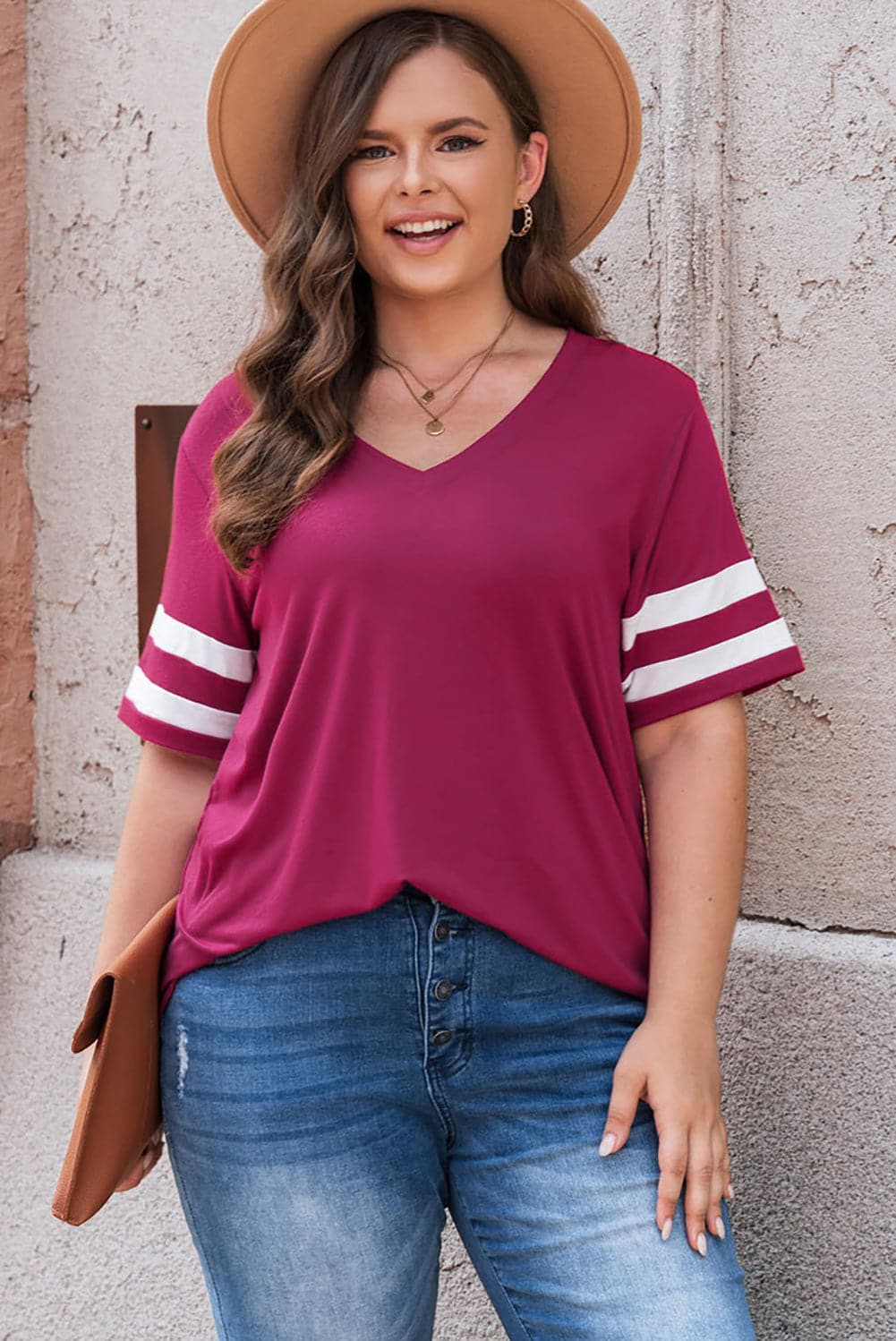 Plus Size Striped V-Neck Tee ShirtPattern type: Contrast
Style: Casual, chic
Features: Basic style
Neckline: V-neck
Length: Regular
Sleeve length: Short sleeves
Sleeve type: Regular sleeves
Sheer: NoLove Salve -Neck Tee Shirtplus