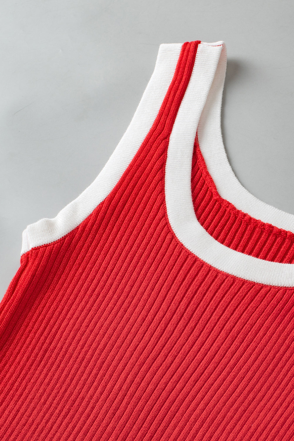 Trendy colorblock ribbed knit U neck tank top in fiery red