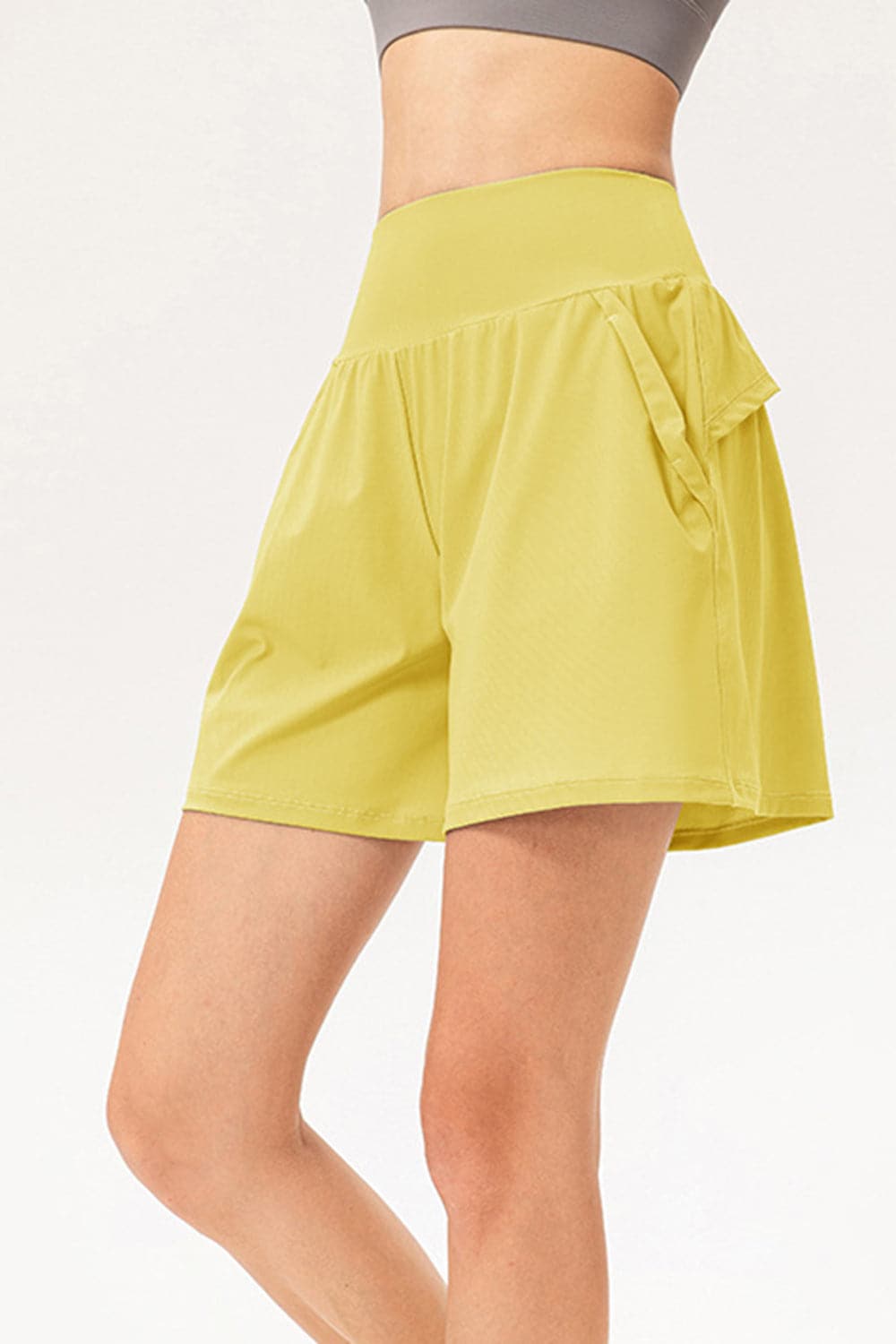 Pocketed Elastic Waist Active Shorts.