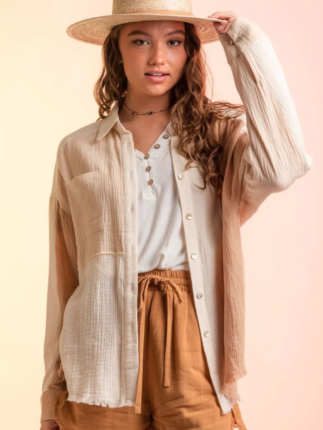 Chic contrast button-up shirt with pockets and long sleeves