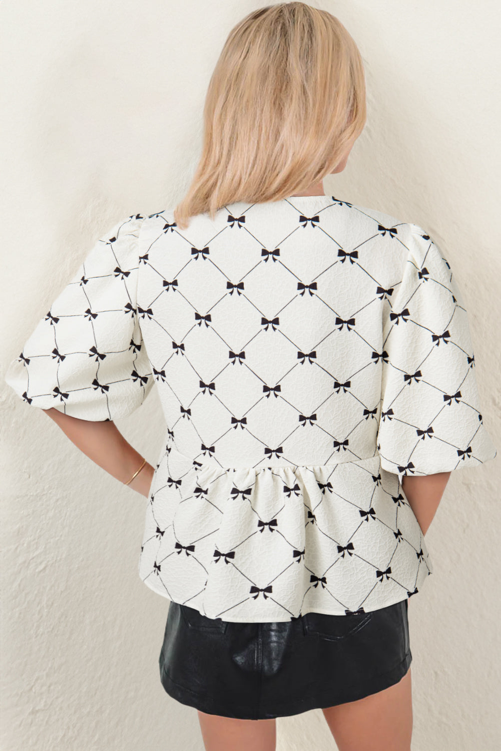 Charming White Bowknot Print Bubble Sleeve Blouse with Front Knots