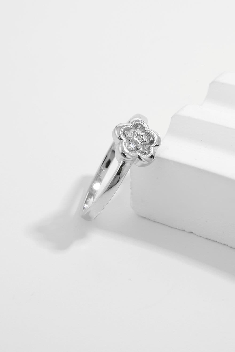 925 Sterling Silver Zircon Flower Ring.