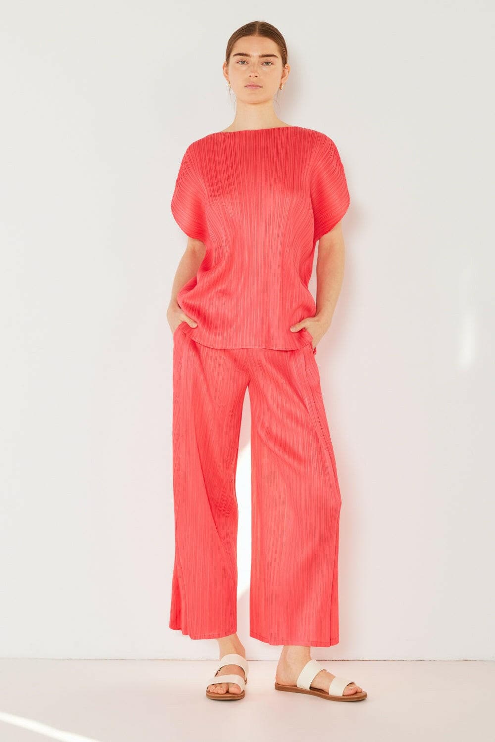 Chic Pleated Wide-Leg Trousers with Side Detail