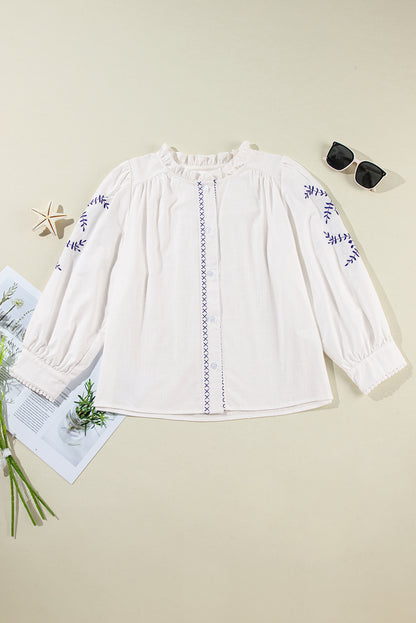 Embroidered floral shirt with bracelet sleeves in white