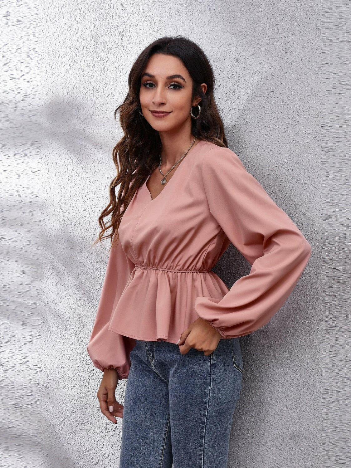 V-Neck Balloon Sleeve Peplum BlouseUpgrade Your Style with the V-Neck Balloon Sleeve Peplum Blouse
 Step up your fashion game with this elegant V-Neck Balloon Sleeve Peplum Blouse that effortlessly coLove Salve -Neck Balloon Sleeve Peplum BlouseBlouses