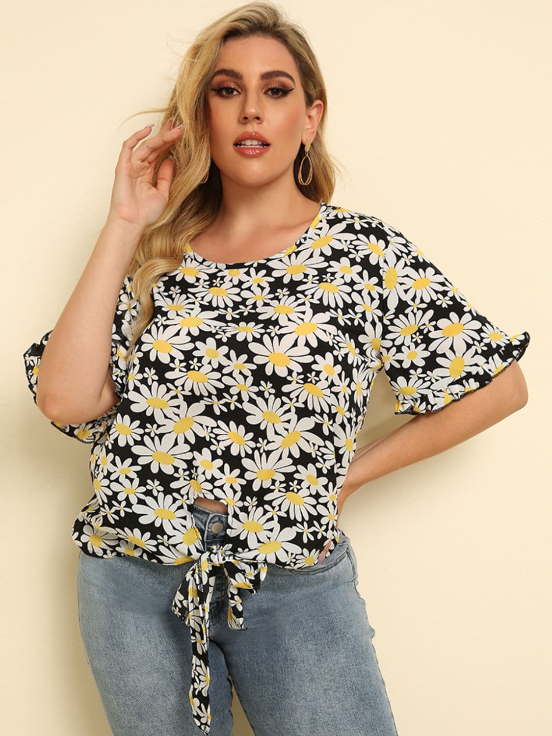 Plus Size Floral Round Neck Tie Hem Blouse.