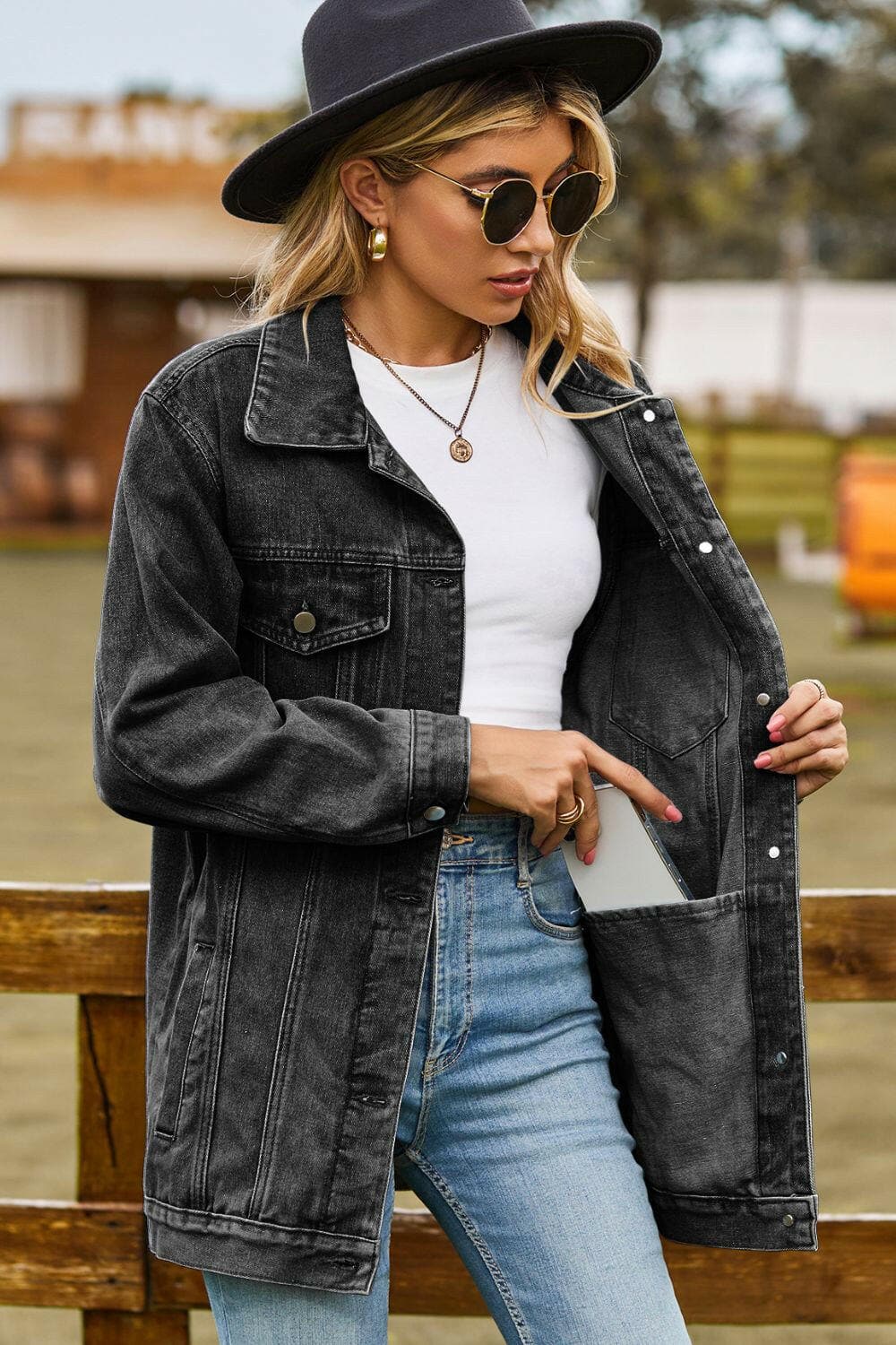 Denim Jacket with Buttoned Collared Neckline and Convenient PocketsUpgrade Your Style with Our Denim Jacket

Step up your fashion game with our Denim Jacket featuring a sophisticated Buttoned Collared Neckline and Convenient PocketsLove Salve Buttoned Collared Necklinejeans