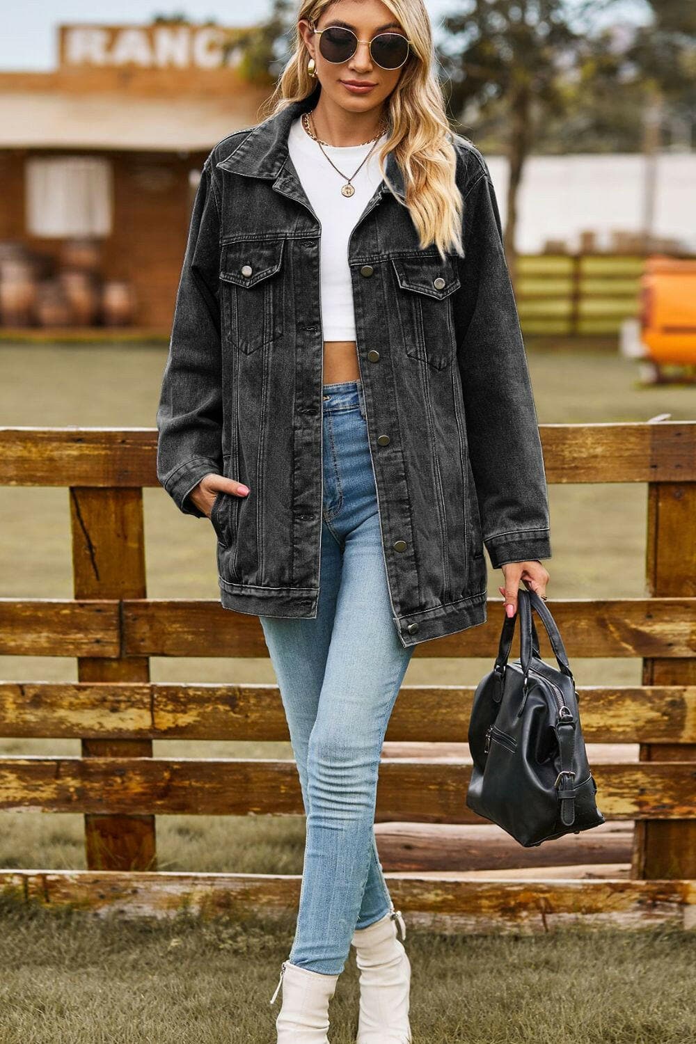 Denim Jacket with Buttoned Collared Neckline and Convenient PocketsUpgrade Your Style with Our Denim Jacket

Step up your fashion game with our Denim Jacket featuring a sophisticated Buttoned Collared Neckline and Convenient PocketsLove Salve Buttoned Collared Necklinejeans