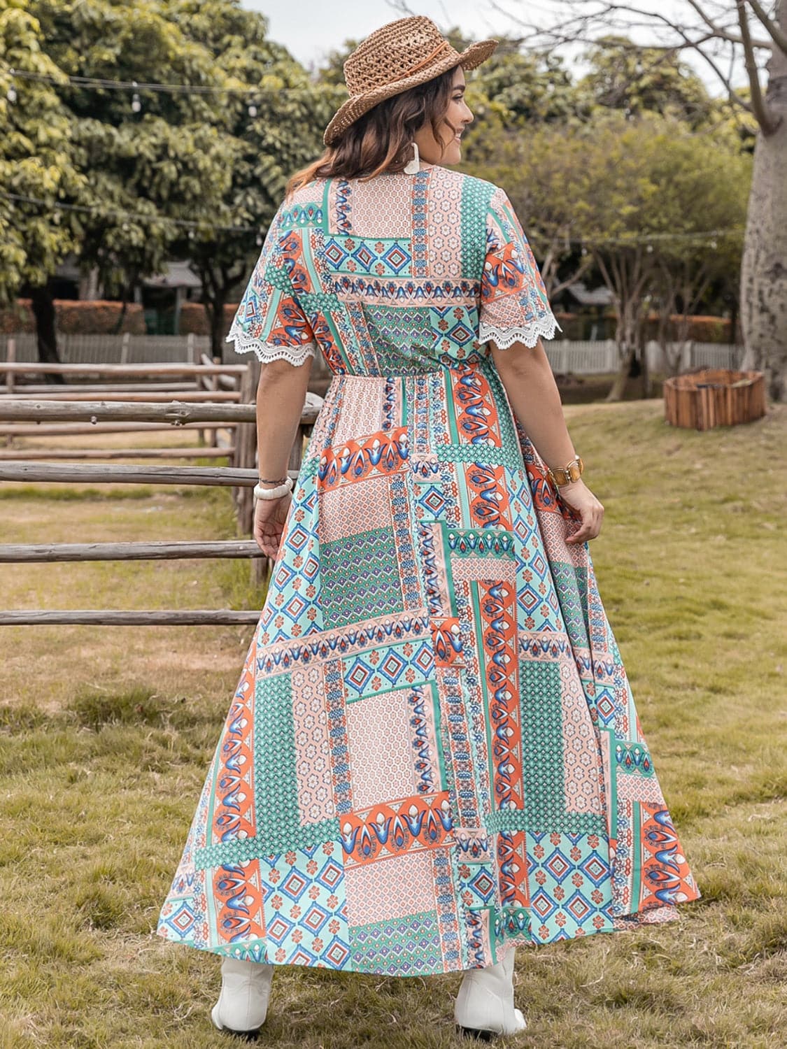 Plus Size Lace Detail Printed Half Sleeve Midi Dress.