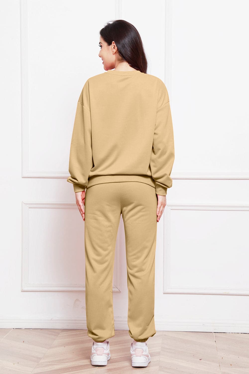 Round Neck Long Sleeve Sweatshirt and Pants Set.