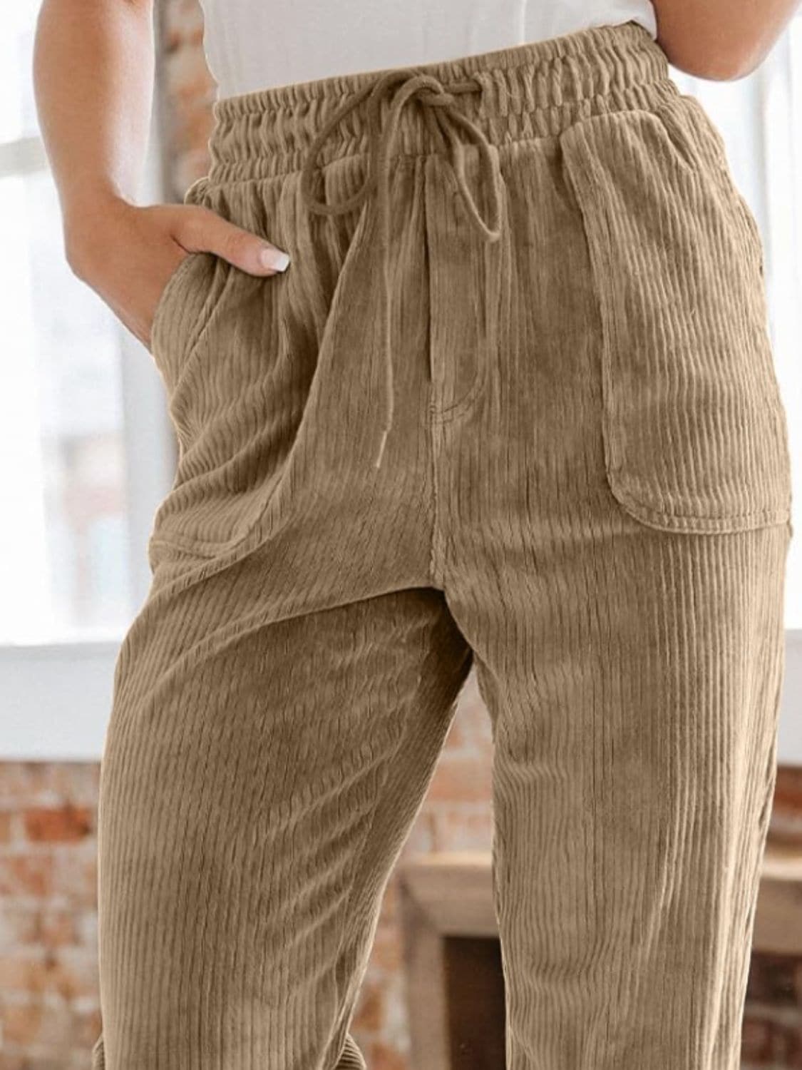 Versatile pocketed drawstring pants for effortless style