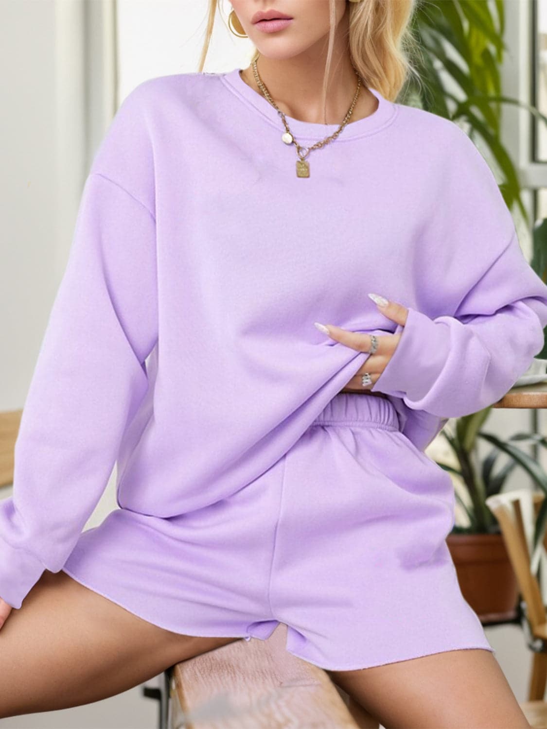 Round Neck Sweatshirt and Shorts Set.