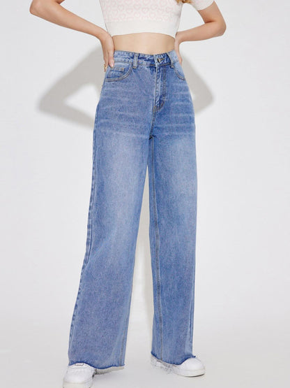 Chic high-rise straight leg jeans with functional pockets