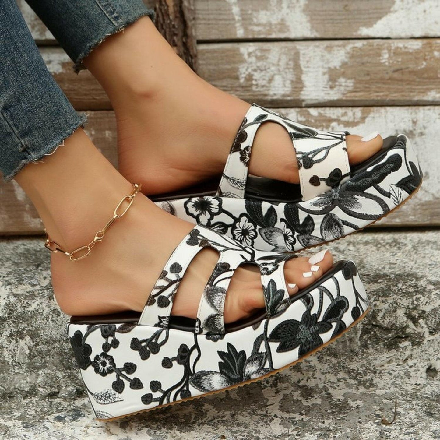 Cutout Floral Peep Toe Sandals.