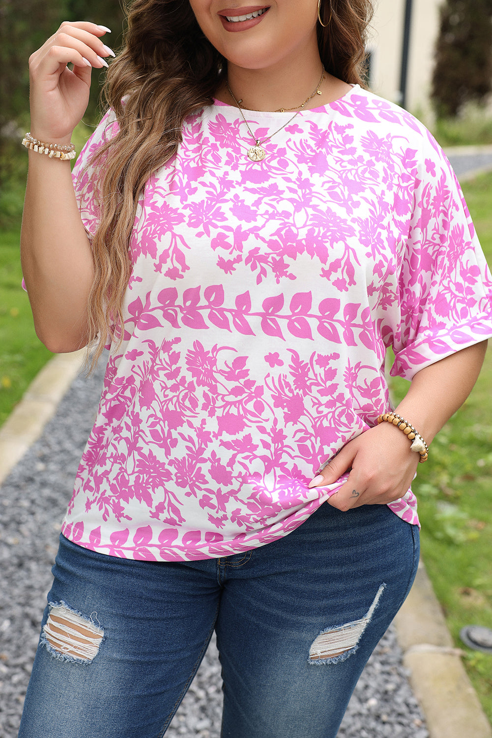 Floral charm plus size curved hem t-shirt in white