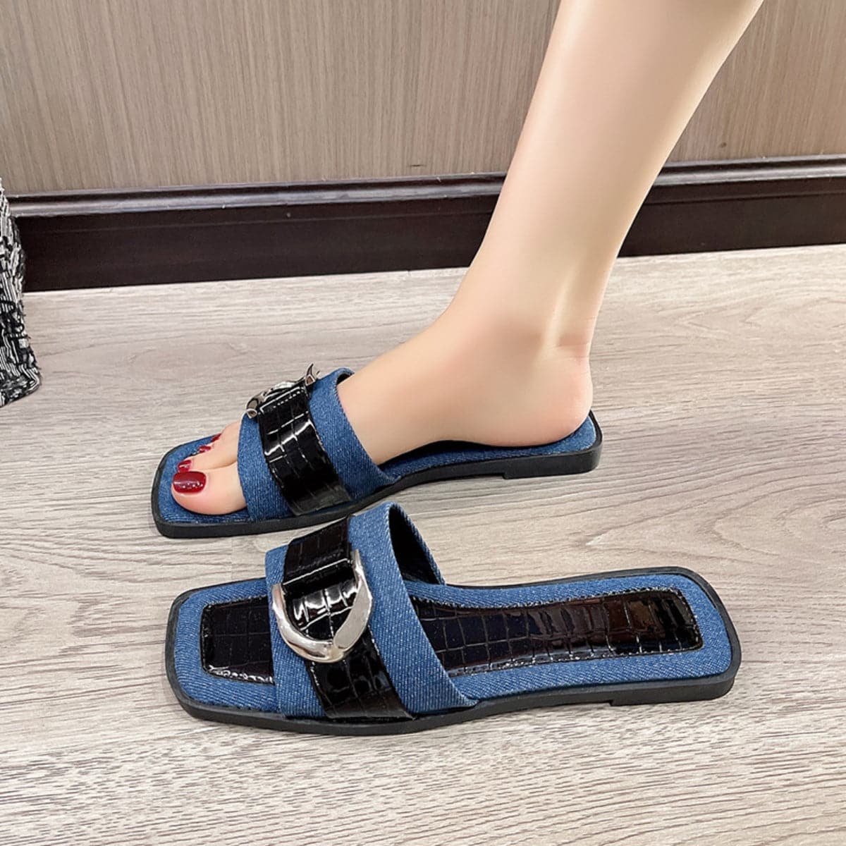 Buckle Trim Open Toe Sandals.