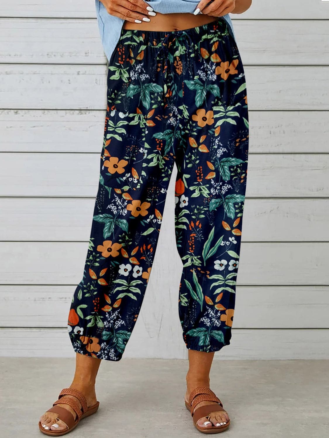 Printed Tied Cropped Pants.