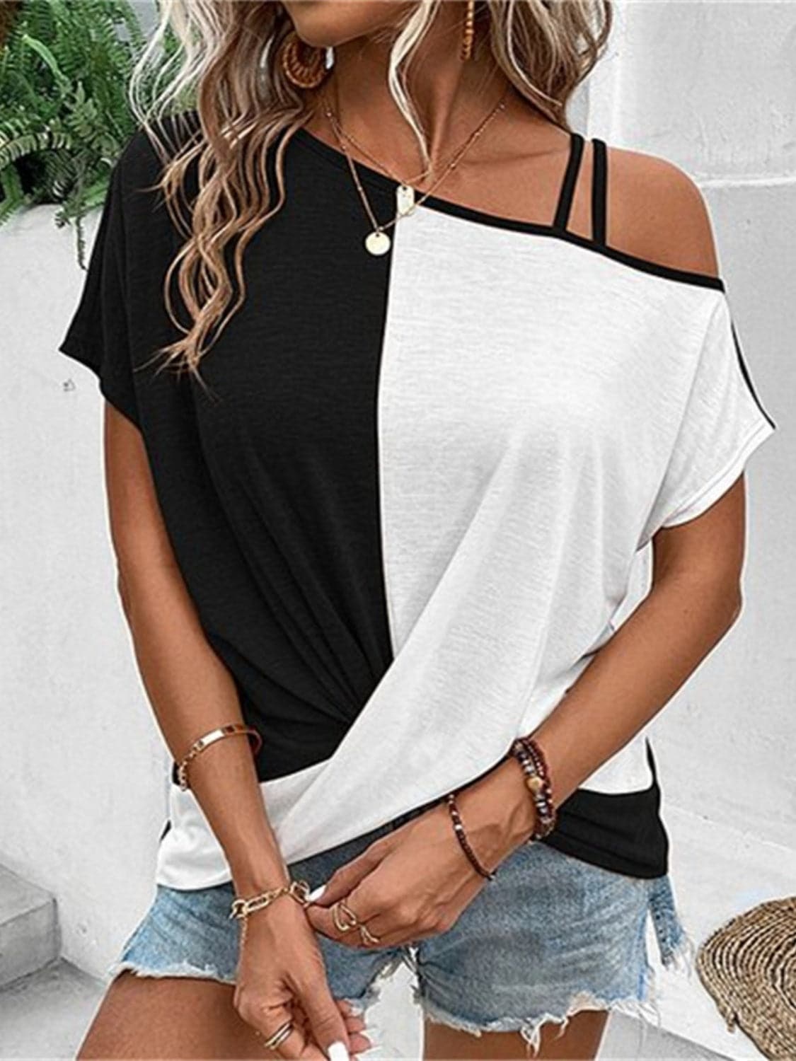 Contrast Asymmetrical Neck Short Sleeve T-Shirt.