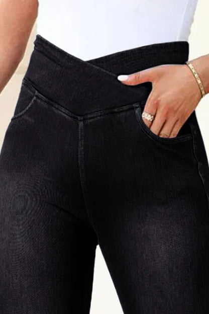 Stylish high-rise jeans with functional pockets