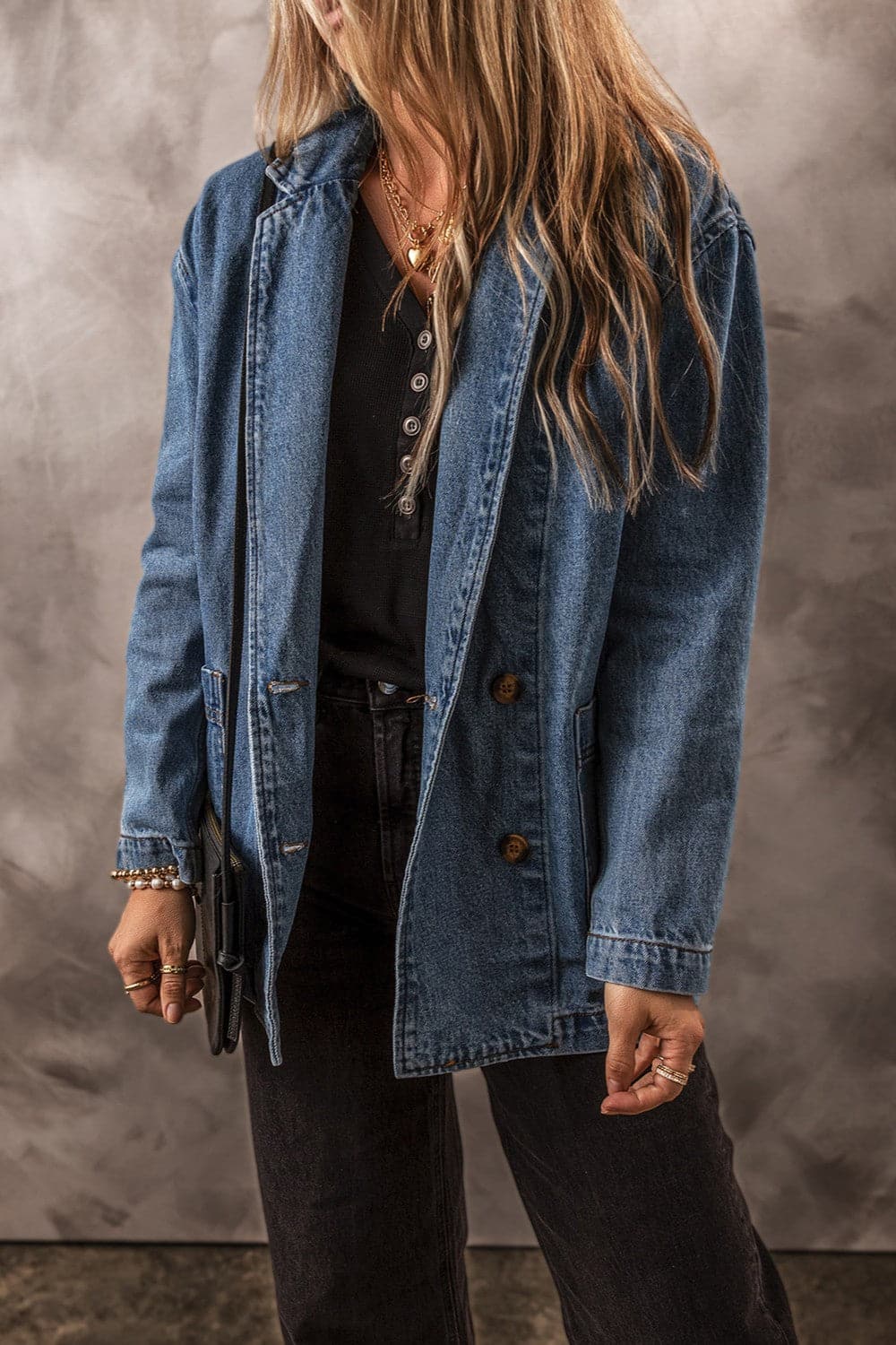 Pocketed Long Sleeve Denim JacketFeatures: Pocketed
Stretch: No stretch
Material composition: 75% cotton, 25% polyester
Care instructions: Machine wash cold. Tumble dry low.
Imported


Size
US
Bust
Love Salve Pocketed Long Sleeve Denim JacketOuterwear