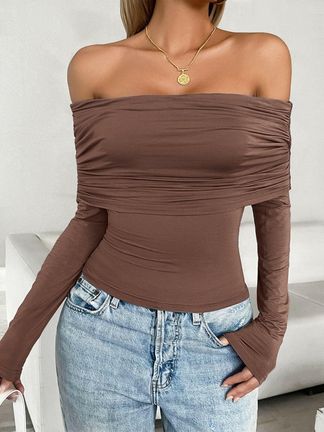 Ruched Off-Shoulder Long Sleeve T-ShirtRuched Off-Shoulder Long Sleeve T-Shirt

Indulge in effortless style with our Ruched Off-Shoulder Long Sleeve T-Shirt, a versatile piece designed to elevate your eveLove Salve -Shoulder Long SleeveT-shirts