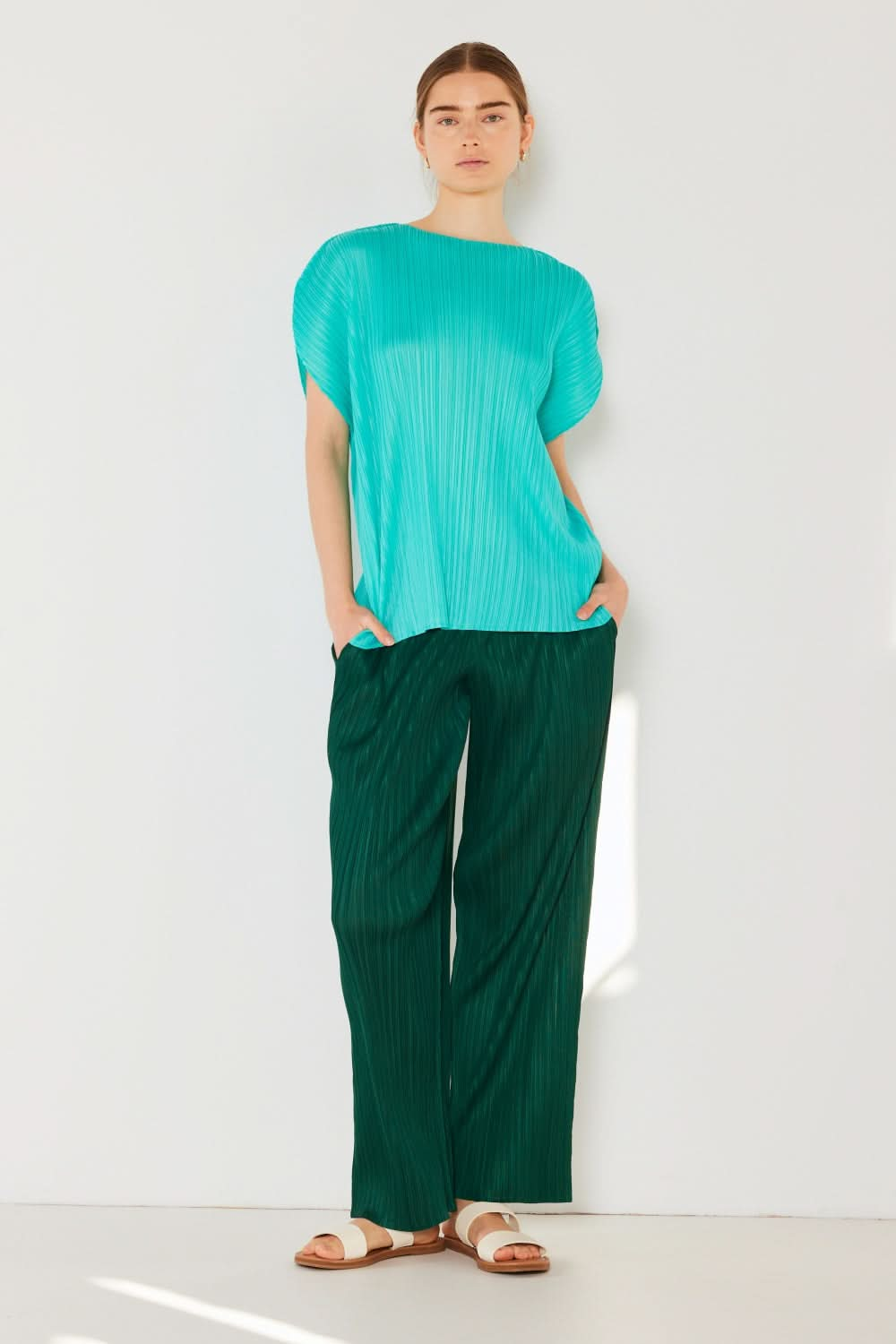 Elegant Pleated Elastic-Waist Straight-Leg Pants for Versatile Styling