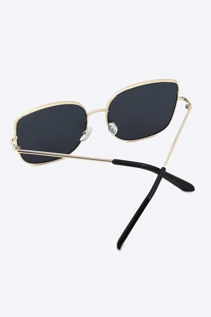 Metal Frame Wayfarer Sunglasses.