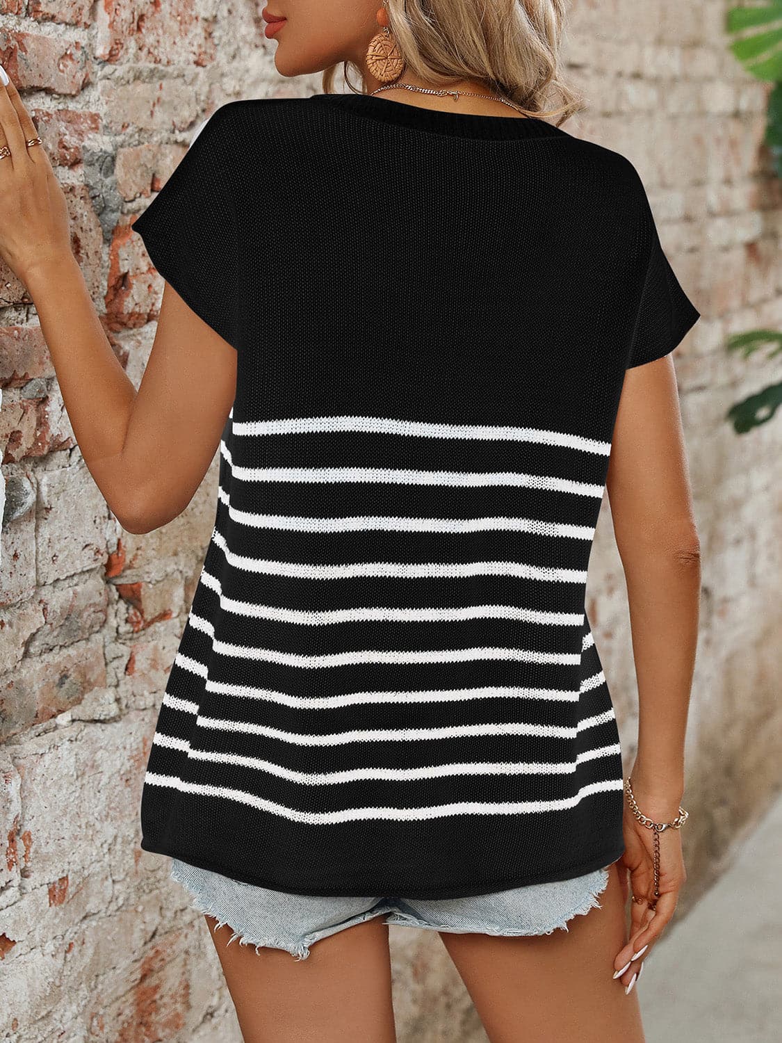 Striped Round Neck Short Sleeve Knit Top.