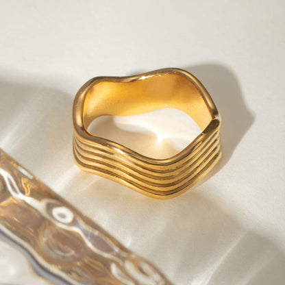 Elegant 18K gold-plated stainless steel ring