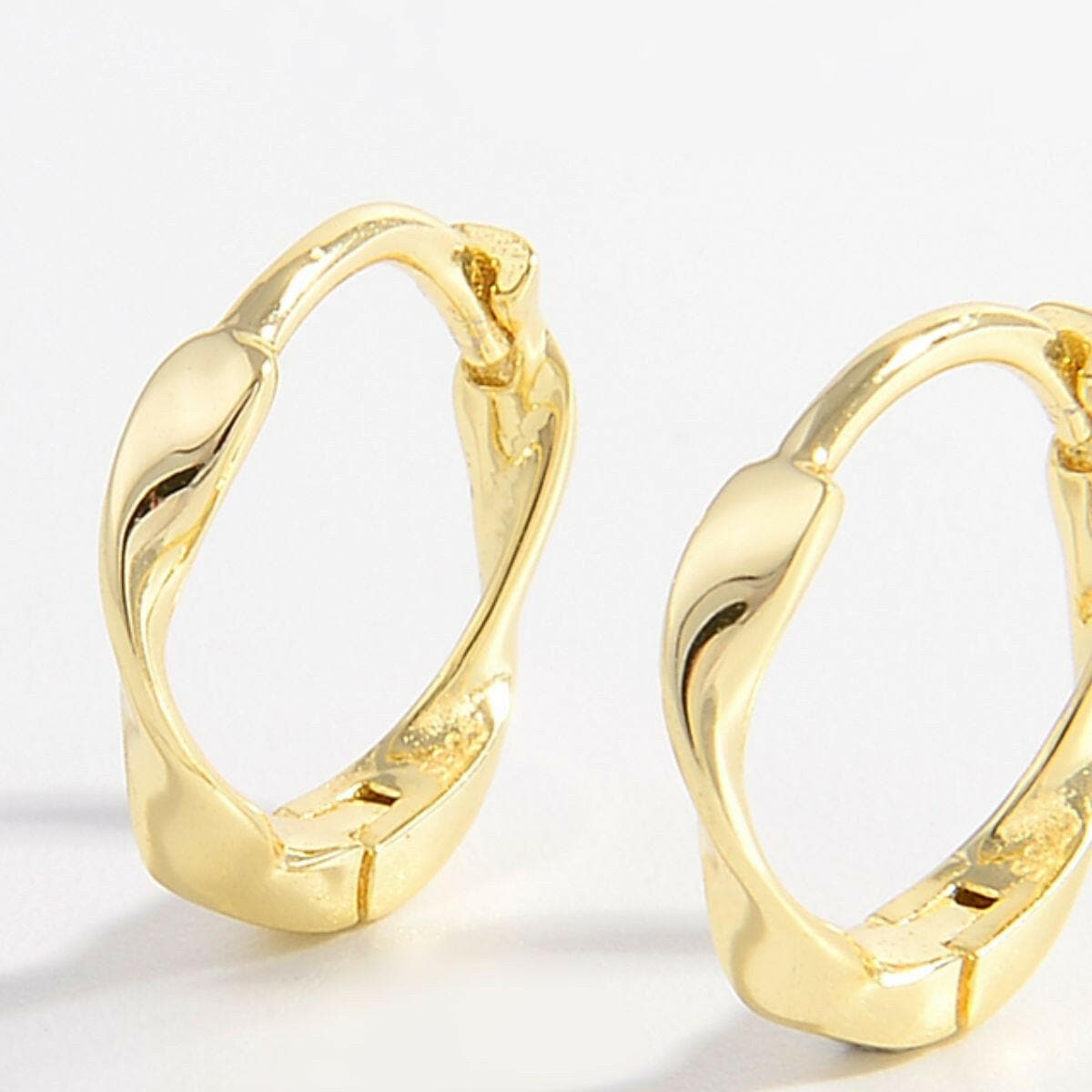 925 Sterling Silver Hoop Earrings.