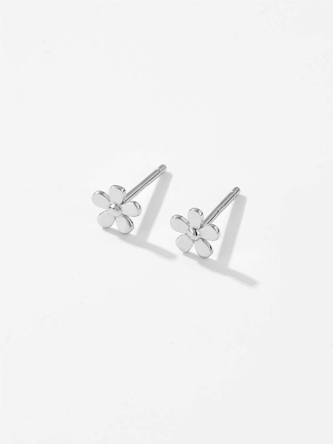 925 Sterling Silver Flower Shape Stud Earrings.