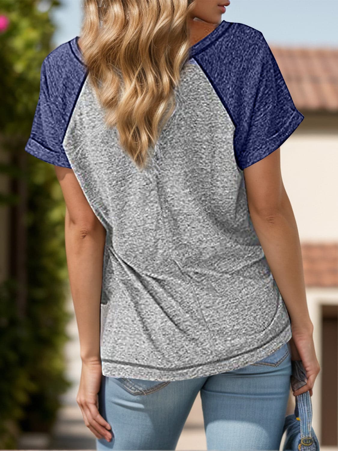 Stylish Contrast Notched Tee