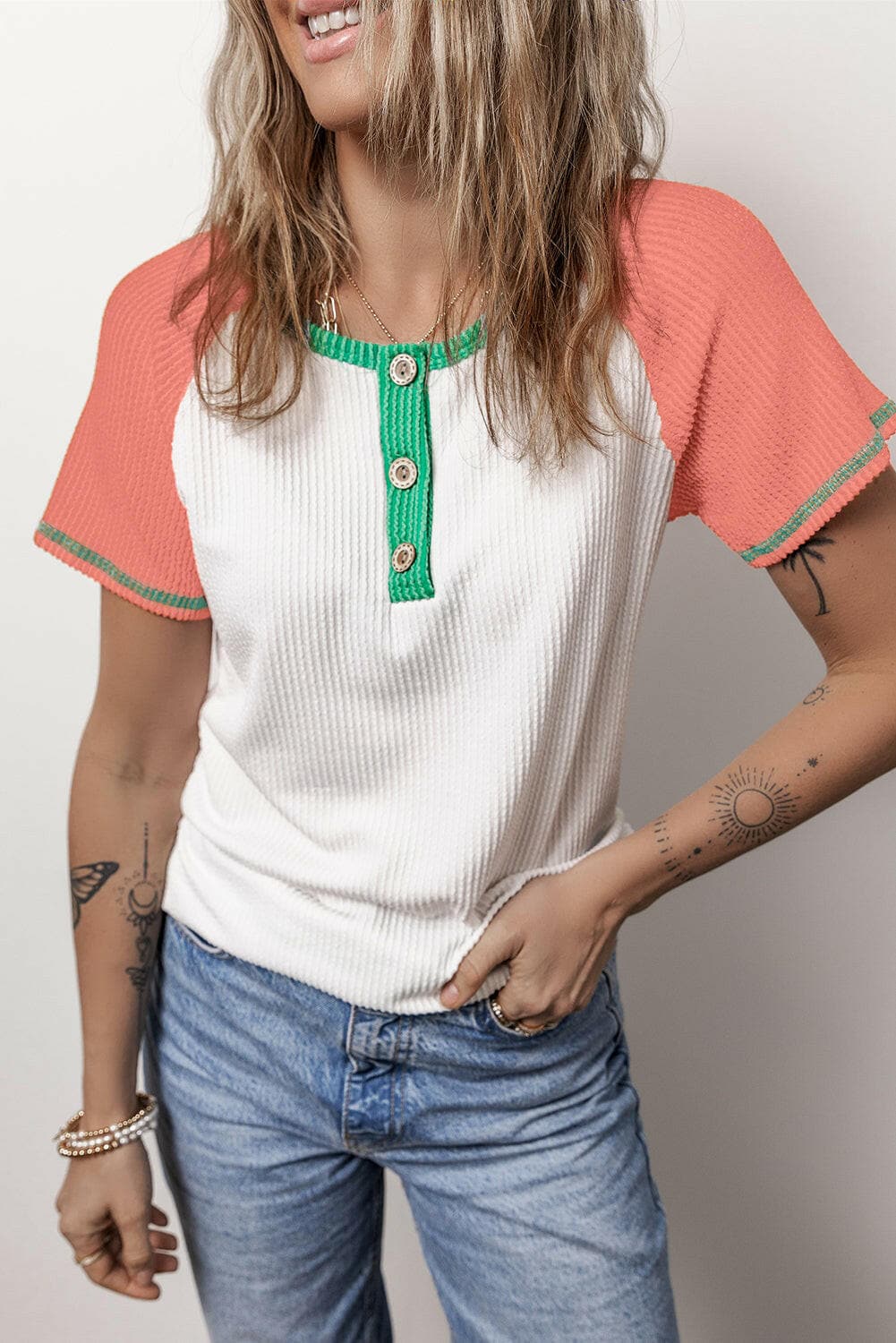 Color Block Round Neck Short Sleeve T-Shirt.