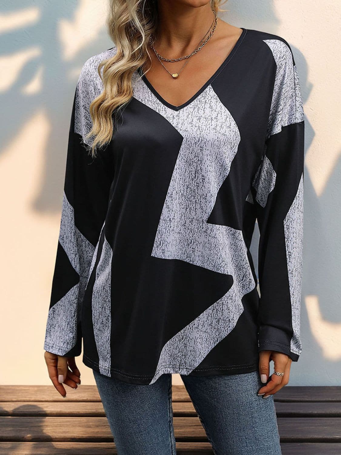 Color Block V-Neck Long Sleeve T-Shirt.