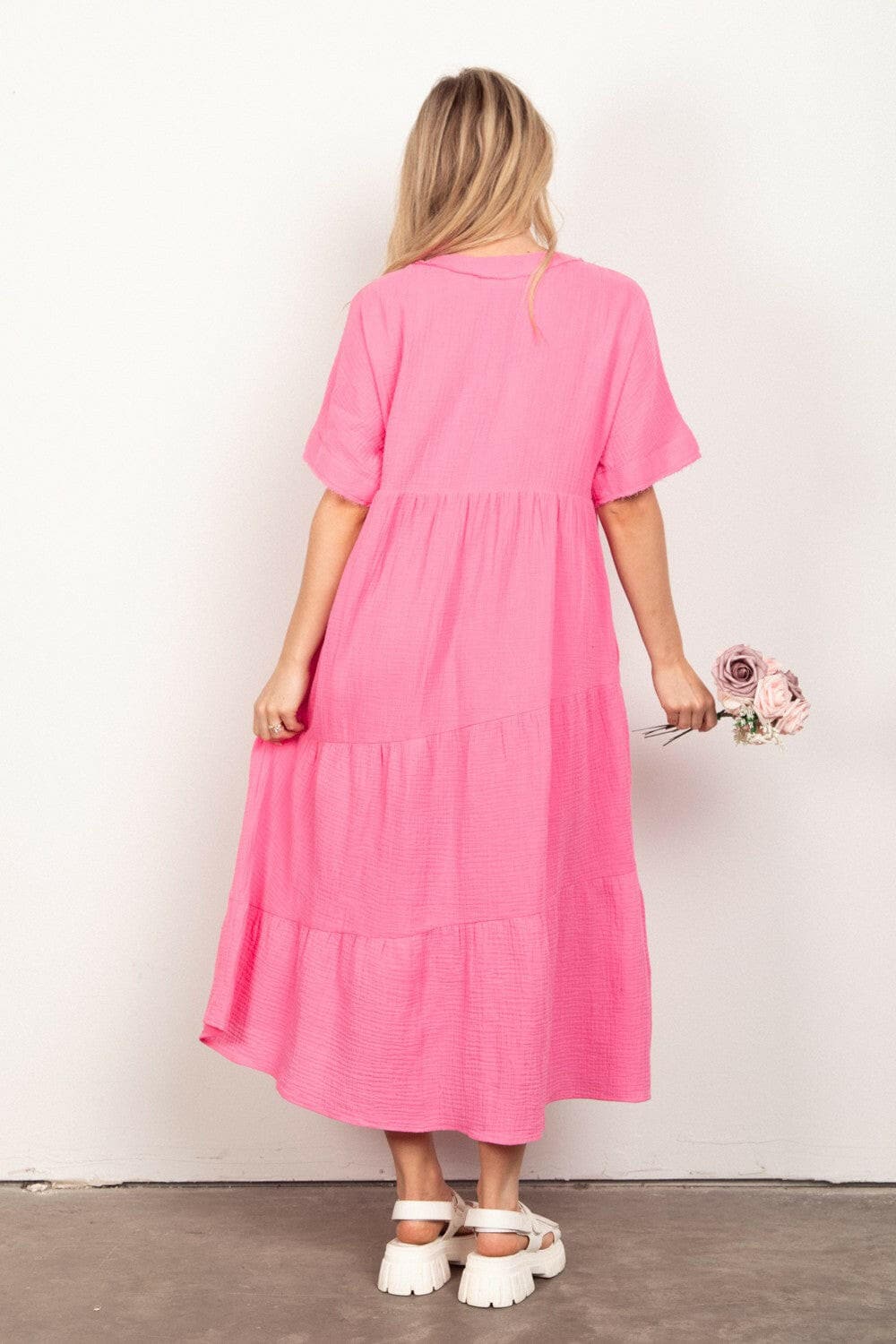 VERY J Soft Crinkle Gauze Short Sleeve Midi DressDiscover Effortless Style with the VERY J Soft Crinkle Gauze Short Sleeve Midi Dress
 Embrace the essence of summer fashion with the VERY J Soft Crinkle Gauze Short Love Salve Soft Crinkle Gauze Short Sleeve Midi Dressusa