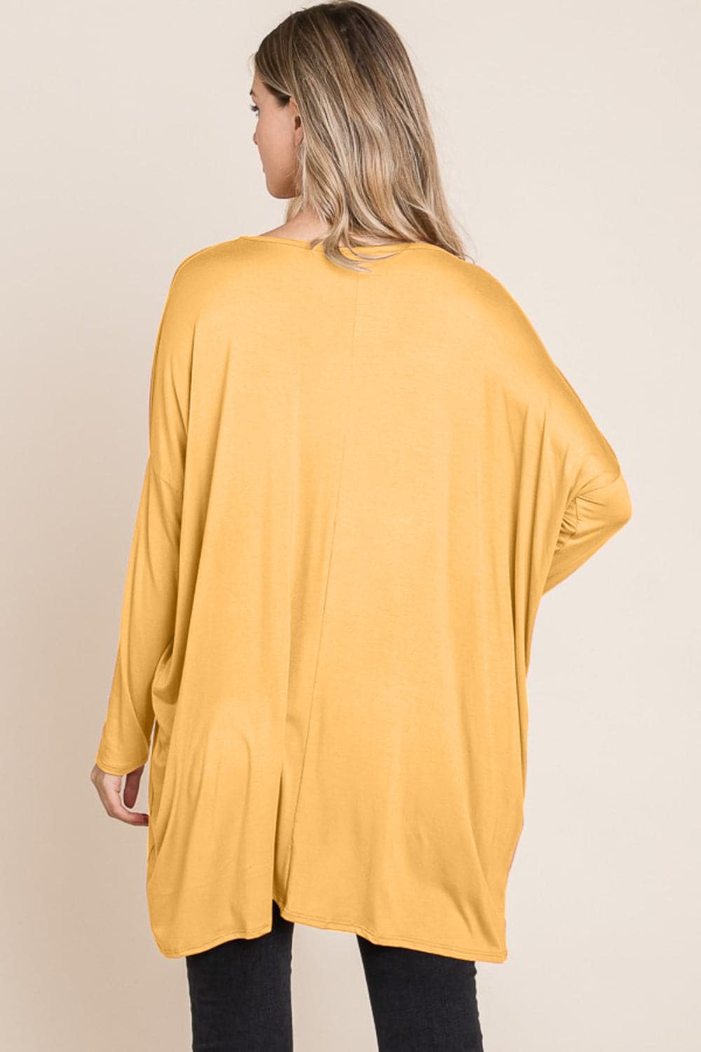 Chic and cozy oversized long sleeve top with round neck