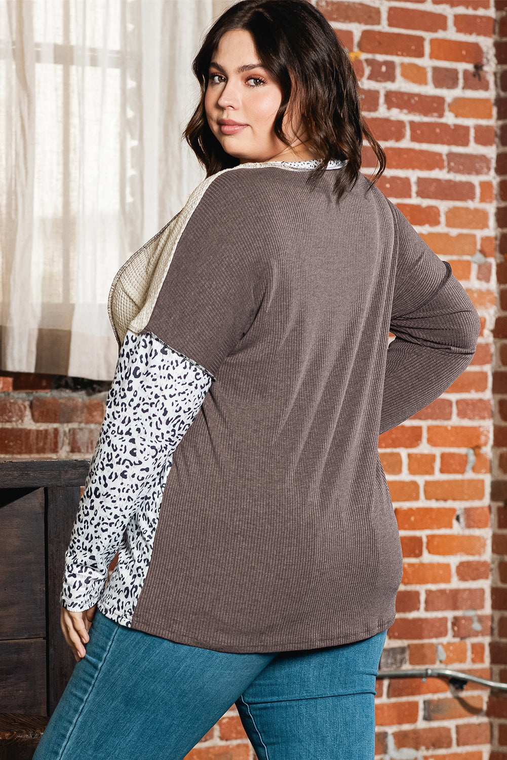 Chic brown leopard patchwork plus size top in waffle ribbed knit